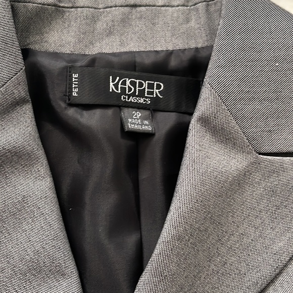 Kasper Women's Three Button Jacket, Small - Picture 4 of 6